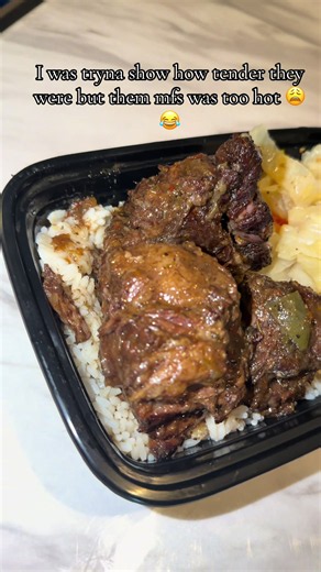 You don’t need no teeth to eat this meat😉😂😂😂 #oxtail #fyp #mealideas