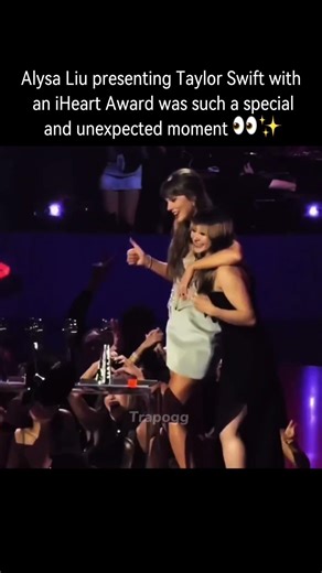 Alysa Liu presented Taylor Swift with an award at the iHeartRadio Music Awards ✨…#alysa #taylorswift