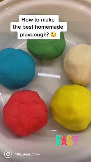 The best homemade playdough! 👌 You will need just 5 ingredients. Simple & easy 😊 #kidsactivities #toddlersoftiktok #playdoughrecipe #diy