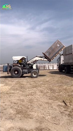 JCB Unloading Solar Modules | Amazing Machine Work