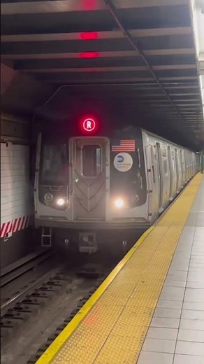 R160B Siemens R train arriving Atlantic Avenue Barclays Center