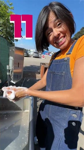 Christina’s counting to 20 while scrubbing! 🧼🔢 Will she finish before the water stops? 😱✨ #123andres