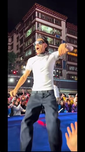 其实我很幸福 on Instagram: "@WINGS专辑已发版本 Luo Sang Lil SAD赛@RT•DB # 音乐节现场感染力太强了 #演出现场 ＃2025康定情歌国际音#fyp #wings #卓巴卓巴 #扎西德勒 #新說唱2025"