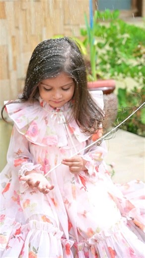 Looking for ways to keep your little girl engaged during a photoshoot? Watch as we show you how to use snow and bubbles to get the perfect poses!" creativephotography #funphotoshoot #winterwonderland #bubbleplaytime #momswhocreate ##photoinspiration #snowandbubbles #littlemodels #momsanddaughters #igphotography #kidswear #kidsfashion #vintagedress #dolcegabbana #snowgames #bubbles | Janya's Closet