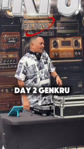 Day 2 pun fullhouse tau, crowd macam biasa sporting gila. DJ spin je diaorang pun ikut sing along sekali. 😍 #thenewsmalaysia | The News Malaysia