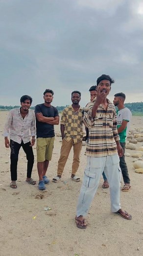 Ek Larki Ek Larka dibani..!🌿😏😀 #funnyvideos #m_a_jamil #viralreelschallenge2025viralreelschallengejaiviralreelschallengeviralreelschallenge #followersreelsfypシ゚viralシfypシ゚viralシ #foryouシpage #foryoupagereels #Sadapathor #viralphotochallenge #funnyreels | Sadapathor Comedyan