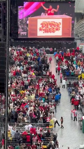DJ PEE WEE in Bruno Mars Romantic Tour