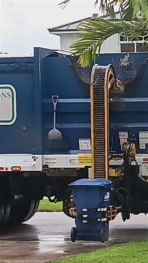 Mack LR McNeilus ZR (100421)