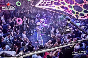 NEON - Die Größte Neon Party der Stadt! Eintritt frei bis 22 Uhr! Wodka-Energyzer 1,99€ bis 24 Uhr! Tauche ein in eine Welt voller Farben und Lichter die dich in den Bann ziehen werden. Gepaart mit den treibenden Beats des Djs aus EDM, House, Charts und einer Brise Hip Hop. Werde teil von NEON! SPECIALS: - LED ROBOTER - NEON Schminke - Glosticks - MEGA NEON DEKO RESERVIERUNGEN Tischreservierungen via Nachricht an vip-lounge@dancing-park.com. Einlass 21.30 Uhr - ab 16 Jahren (mit Muttizettel kann