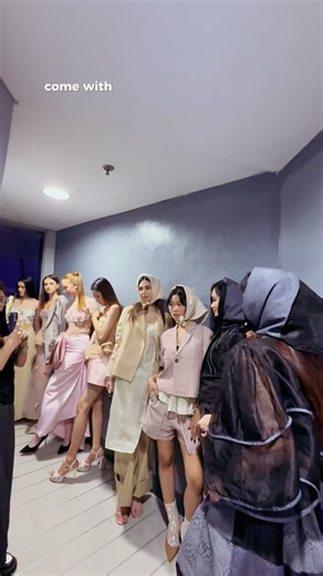 What fashion backstage actually looks like #fashion #runway