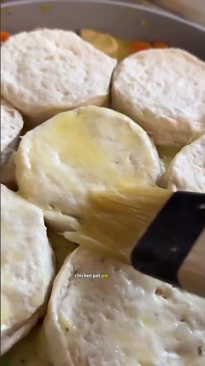 Easy Chicken and Biscuits Skillet #easydinner #quickrecipe #simplerecipe