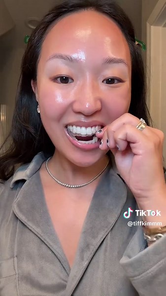 I love oil pulling a few times a week mainly to loosen up extrinsic stains bc I drink a lot of coffee. Glowy skin teeth 🙂‍↔️ @MEETCOCOLAB floss @Euthymol US toothpaste @Dr.Althea US cleansing balm @rhode skin lip peptide @Tower 28 Beauty sos spray @anua_global cleanser, pdrn serum @SKIN1004 US matrixyl serum @One Skin eye cream, hair serum @Centellian24 moisturizer @The Skinny Confidential mouth tape #pm #routine #fyp #oralcare #oilpulling #whiteteeth #haircare #bodycare #skincare #dentalhygien