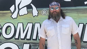 'Duck Dynasty' star helps Steve Gleason with foundation hunt