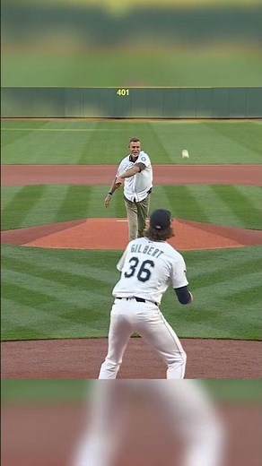 Hall of Famer Randy Johnson delivered the first pitch for #ALCS Game 3!
