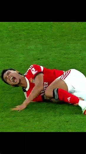 Amrabat's Memorable Tackle Highlights Against Benfica