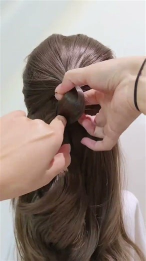 Effortless Elegance: Mastering the Half-Up Hairdo