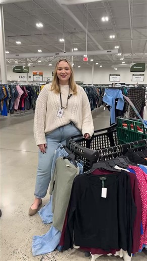 Thrift with me (and Emily!) at CommunityAid in Temple, Pa! 🛒💕 | CommunityAid