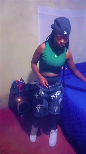 delinetashie (@delinetasha)’s videos with original sound - delinetashie