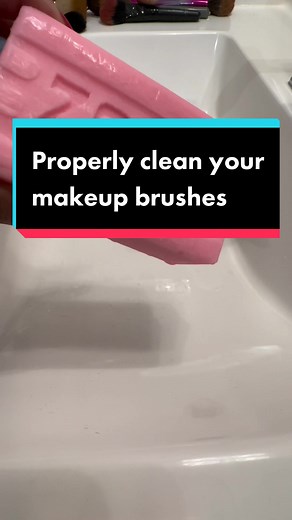Idk who said put it in the washing machine, but they going straight to hell. And i put that spooky music cause yall scaring me thinking its ok to put it in there in the first place😒😂 #fyp #fypシ #foryoupage #makeuphacks #cleaningtiktok #cleaninghacks #cleaningmakeupbrushes