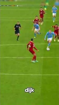 Así es como Virgil van Dijk hace que la misión de defensa frente a Erling Haaland parezca fácil.