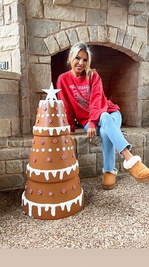 Macy Blackwell on Instagram: "DIY Gingerbread Tree!♥️ So cute for your front porch, or anywhere in your home! Here’s what l used: 3 terracotta planters brown spray paint white puffy paint White glitter craft peppermints Star on top #christmasdiy #chrisrmasporchdecor #christmasdecor"