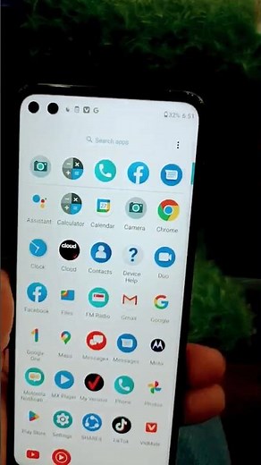 Motorola Moto One 5G: Exploring the Impressive Display and Design