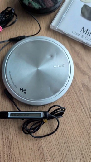 Sony D-EJ955 Sony CD Player Silver Vintage Walkman Discman