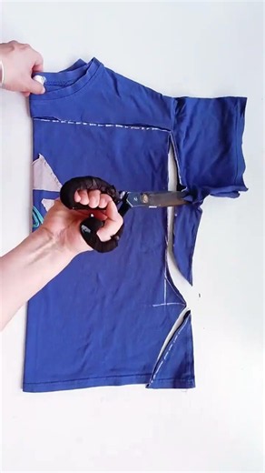 How to Transform Your T-Shirt: DIY Life Hacks