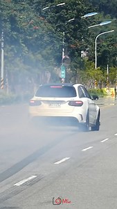 1.1K views · 61 reactions | 打滑 #dragracing #taiwan #racing #sport #bmw #benz #直線加速賽 | Omina | Facebook