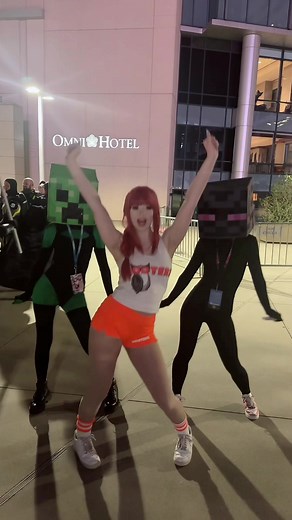 Makima Cosplay from Minecraft and Chainsawman | Momocon Cosplay Highlights