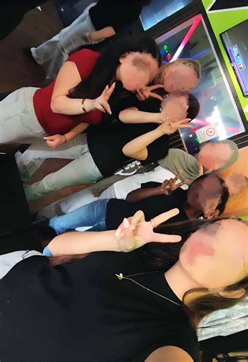 Laser tag with friends — best Abschlussfahrt idea