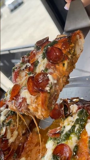 STUFFED RICOTTA PIZZA for the WIN from Mimmo’s Pizza Shoppe on Staten Island NYC! 🧀🍕 #DEVOURPOWER