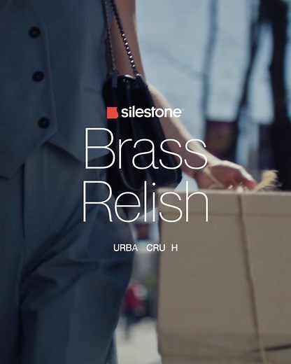 Color number THREE in the Urban Crush series embodies a city sunset. Silestone Brass Relish is a fine-grained brown that creates an intense dialogue between vintage and modern styles. An elegant proposition for sophisticated spaces. This urban tone in combination with copper, dark wood, and wallpaper will leave you struck. — #SilestoneUrbanCrush #Silestone #SilestonebyCosentino #HybriQTechnology | Cosentino