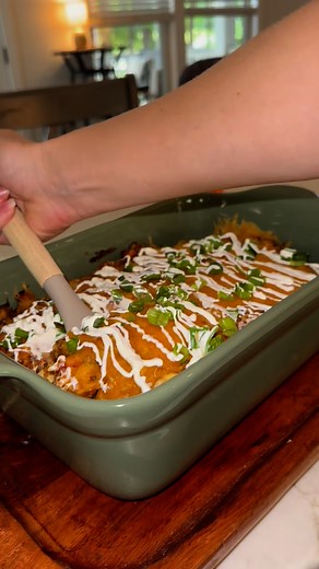 2.4M views · 44K reactions | Rotel tater tots for game day eating  Who’s your team? I’m a Michigan fan! I actually went there for graduate school. Go blue! The written recipe is in the comments! #fblifestyle #dinner #dinnerrecipe #footballfood | Brooke AKA Meals and Munchies | Facebook