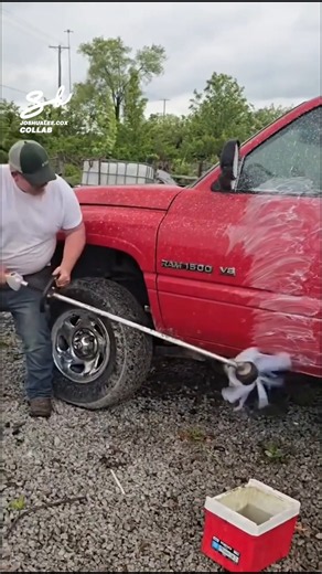 The best way to clean your truck without scratching it 😅 🎥 Joshua Lee Cox | Supercar Blondie