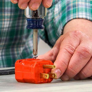 How to Wire a Plug  (Tutorial   Video) | Saws on Skates®