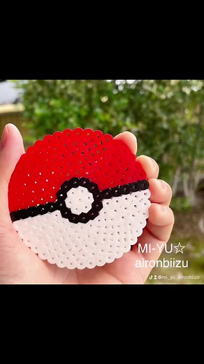 アイロンビーズで作るモンスターボールの図案