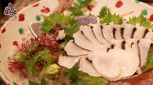 The delicate flavor of the black abalone is best when cooked simply, especially as sashimi. Today, Japanese Chef Oshitanai Takaho from Sheraton Hong Kong will show you how to make a sashimi of black abalone from Hokkaido. 鮑魚，海洋“軟黃金”，味道鮮美，成為眾多吃貨追捧的對象。當最高級的精品黑鮑魚，遇上最頂級的世界名廚，將會擦出怎樣的火花？走進香港喜來登酒店雲海日本料理，看日本大下內剛穗總廚如何料理日本野生鮮鮑刺身。 #blackabalone #sashimi #abalonesashimi #chef #oshitanaitakaho #sheraton #hongkong #japancuisine #delicious #hokkaido #best #foodvideo #wavecut #geometricimage #几何映像 #刺身 #鲍鱼 #黑鲍鱼 