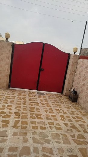 Exploring the Red Gate with Tiled Floor Patterns