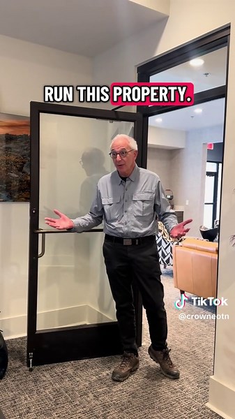Crowne Owner vs Manager: Apartment Role Differences Explained