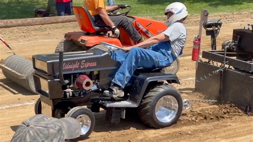 Great Competition Garden Tractor Pulling on Reels