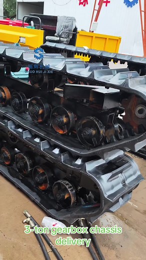 We are a track wheel manufacturer from China. We can also produce various types of track chassis and track transport vehicles.#fyp#agriculture #track#foryoupage #ShuoHui machine
