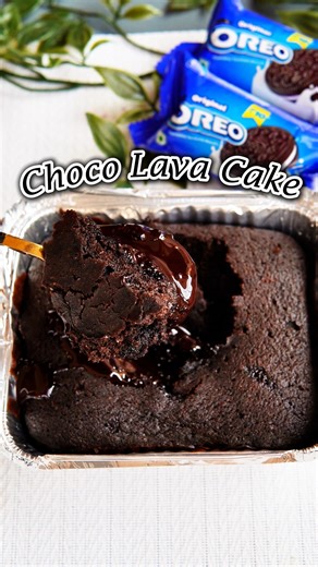Shipra Singh on Instagram: "Indulge in this super easy Oreo Choco Lava Cake made with just a few ingredients! Ingredients Used: -Oreo biscuits -1/2 cup milk -A pinch of baking soda -1/4 tsp baking powder -Dark chocolate (for lava) -Butter Follow for more desi deliciousness 👉 @swadist_vibe 💛 #instagood #instagram #reels #recipe #food #cooking #trendingreels #viralreels #viral #explore #trending #explorepage #love #instafood #recipes #easyrecipes #instareels #realitfeelit #reelkarofeelkaro #Indi