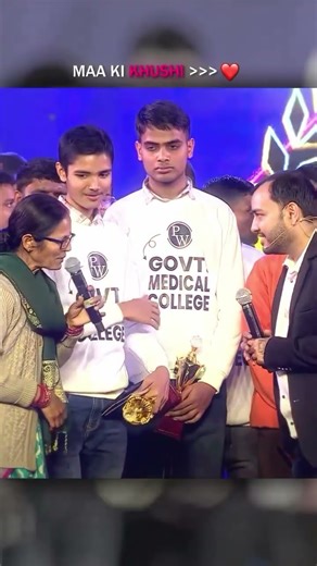 The eternal happiness of a mother 🥺❤‍🩹. #shorts#pw#neetiitjee #alakhsirmotivation#shortsvideo