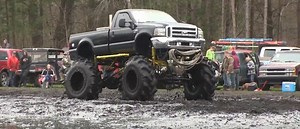 Ford F-350 Super Duty Makes Mudding Look Easy