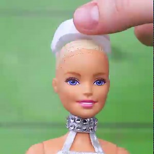 Barbie Doll vs LOL Surprise Doll | Lalilu