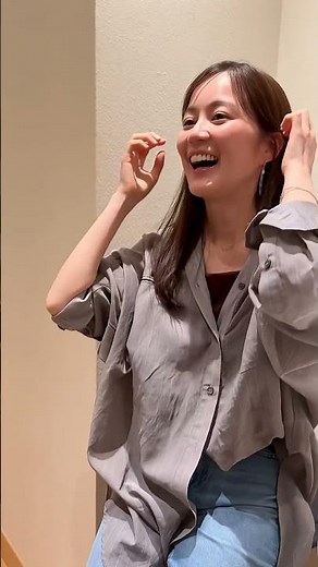 チェキ撮影中のいくちゃん👀「ピリオド」ダウンロードキャンペーンぜひご参加ください📸詳細は公式サイトをチェック！ #生田絵梨花 #ピリオド
