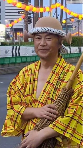 【レレレの連】レレレのおじさんのサービスショット 徳島市阿波おどり2025