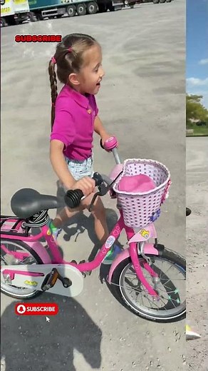 She rides like the wind #bicycle #viral