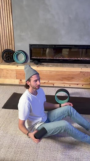 Do you work a desk job that leaves your low back, hips, and glutes tight? 廊 Feeling sciatica-type symptoms? You likely have a tight piriformis muscle. Do this 1-2 times per day, each day for lasting relief  | Chirp | Facebook